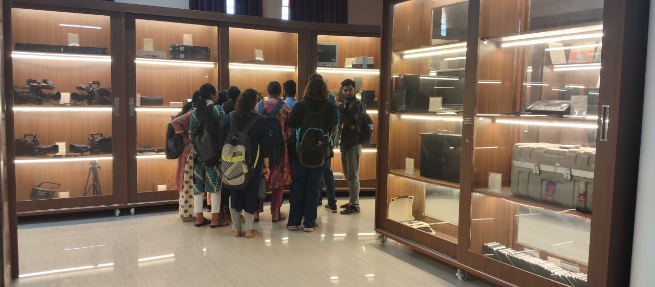 Students from the Educational Technology course, along with teachers from the Regional Institute of Education (RIE), Nellore, Andhra Pradesh, visited EMRC