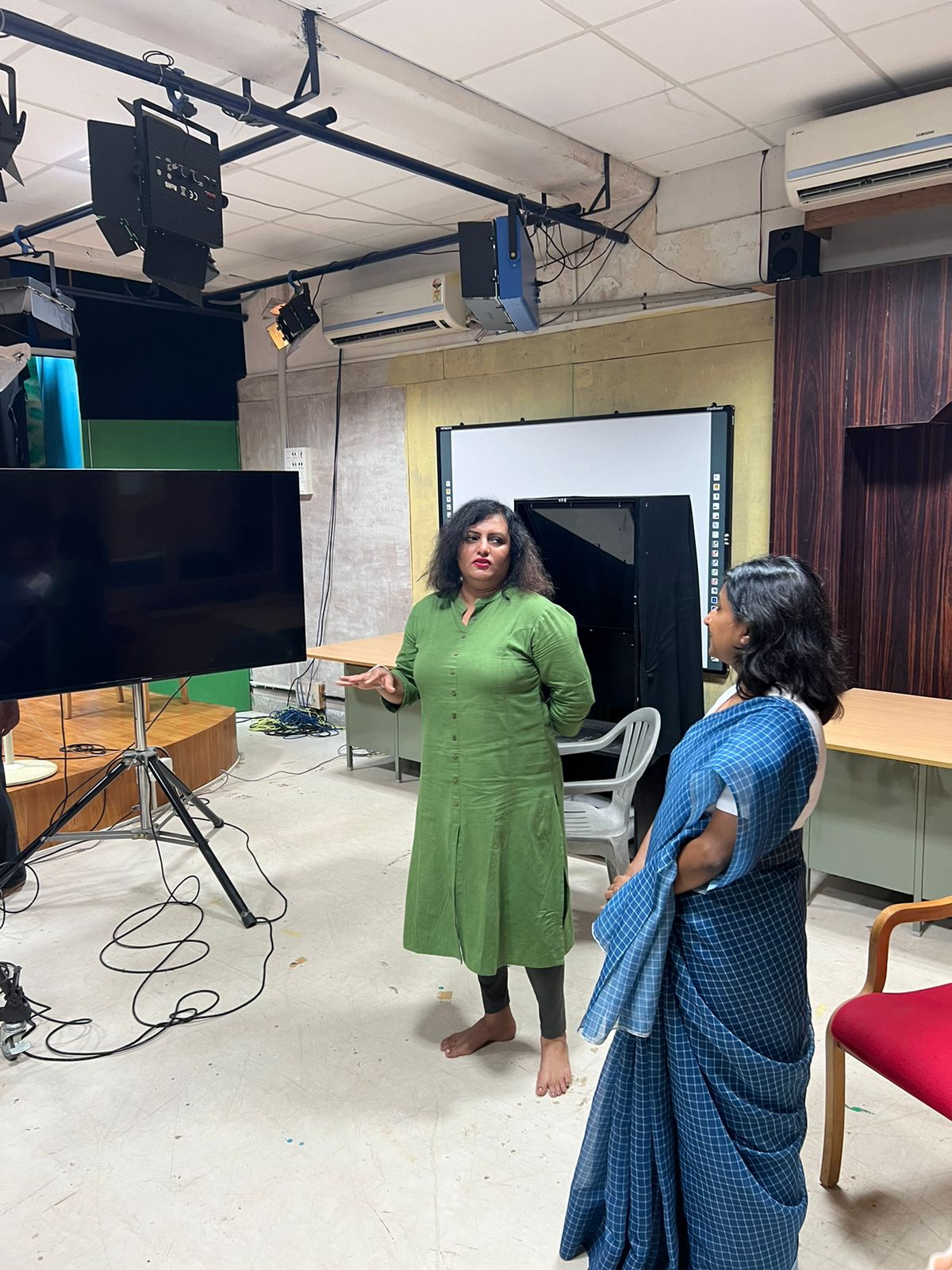 Smt. Rekha KS, Finance Officer at the University of Mysore, Mysuru, paid a visit to EMRC Mysore