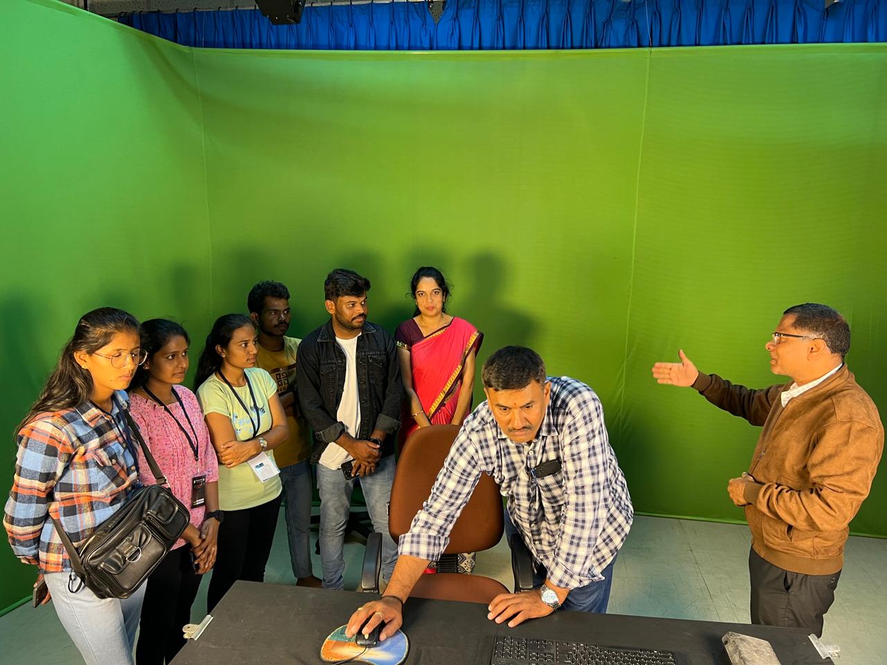 The Students and staff from Sri Siddhartha First Grade College in Tumkur visited EMRC Mysore